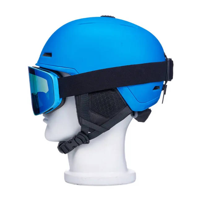 ​ How to Choose Between Ski Helmets for Different Types of Terrain: Alpine vs Freestyle vs Backcountry