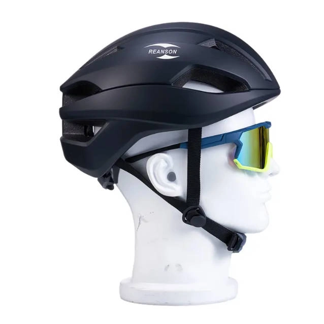 Helmets with Removable Liners vs Non-Removable Liners: Which is More Practical?